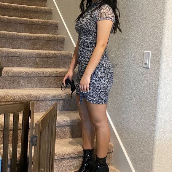 Forever 21 Floral Black White Dress Mock Neck Short Sleeves Ruched M Lining - Picture 1 of 10